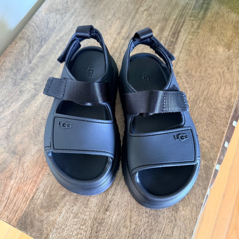 UGG GoldenGlow Sandal Kids 11 Black Sporty Water-Friendly Lug Sole Strappy Shoe